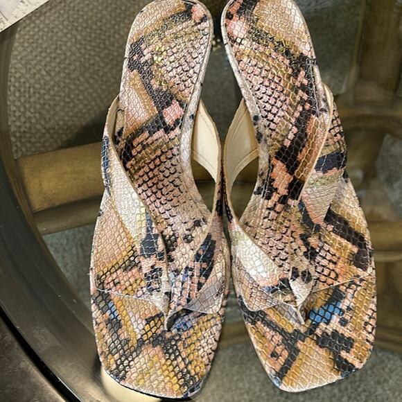 Sandles Vince camuto snake pattern multi color 3” heel - Picture 1 of 5